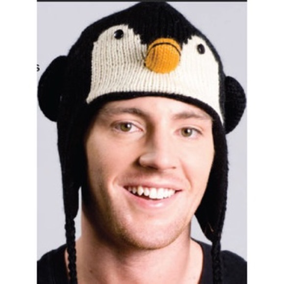 Knitted penguin hat 🐧 - Picture 1 of 5